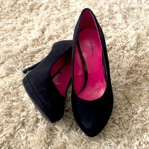 Size 7 black pumps heels